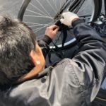自転車のチュウブ交換作業